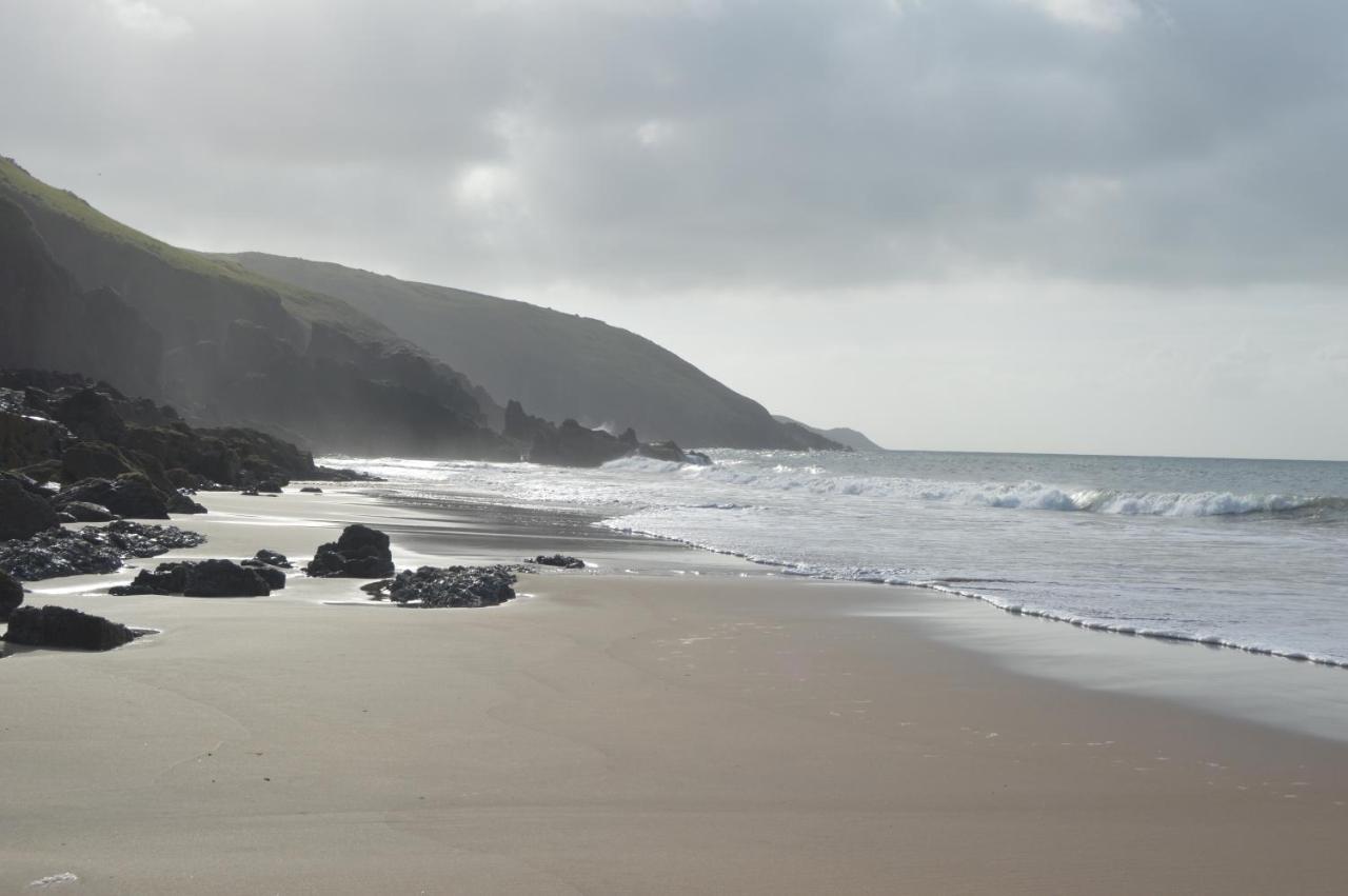 Villa Galwad Y Mor A Coastal Escape In Pembrokeshire'S National Parks Lamphey Exterior foto